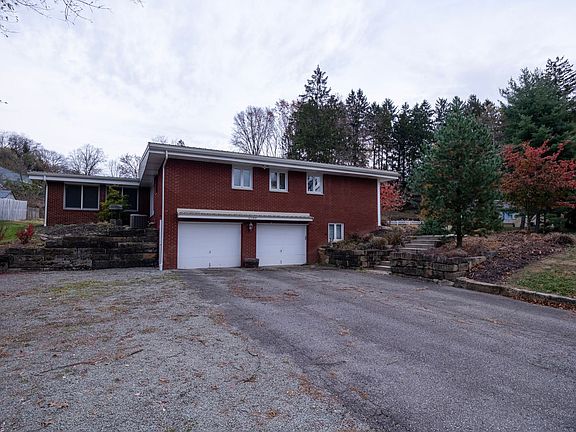 2nd image of 3180 Pinecrest Ct