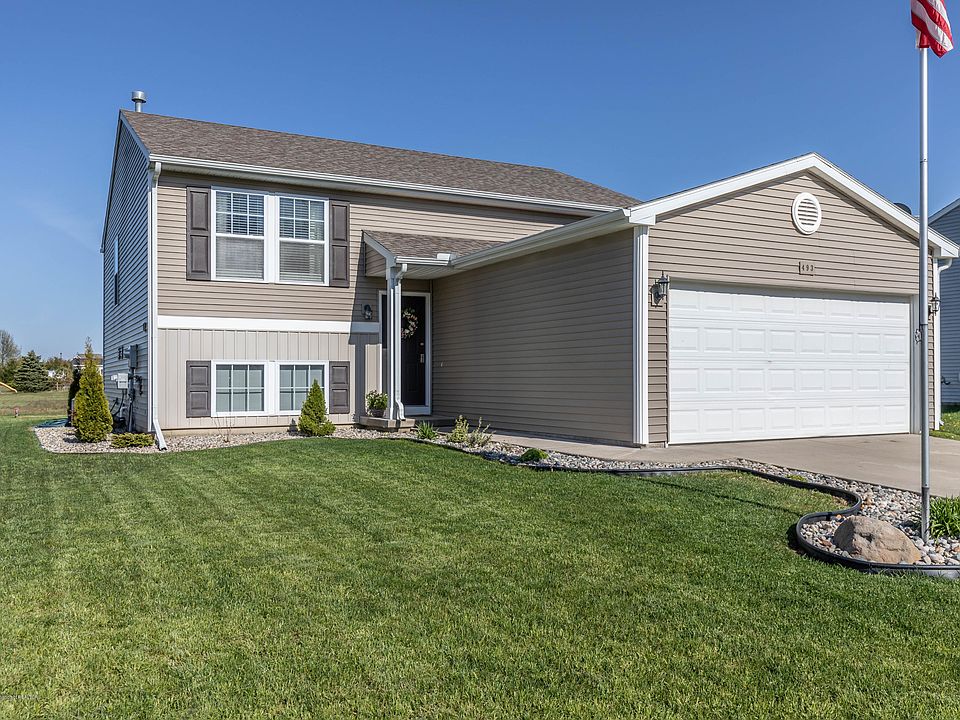 1st image of 493 Blue Spruce Ln