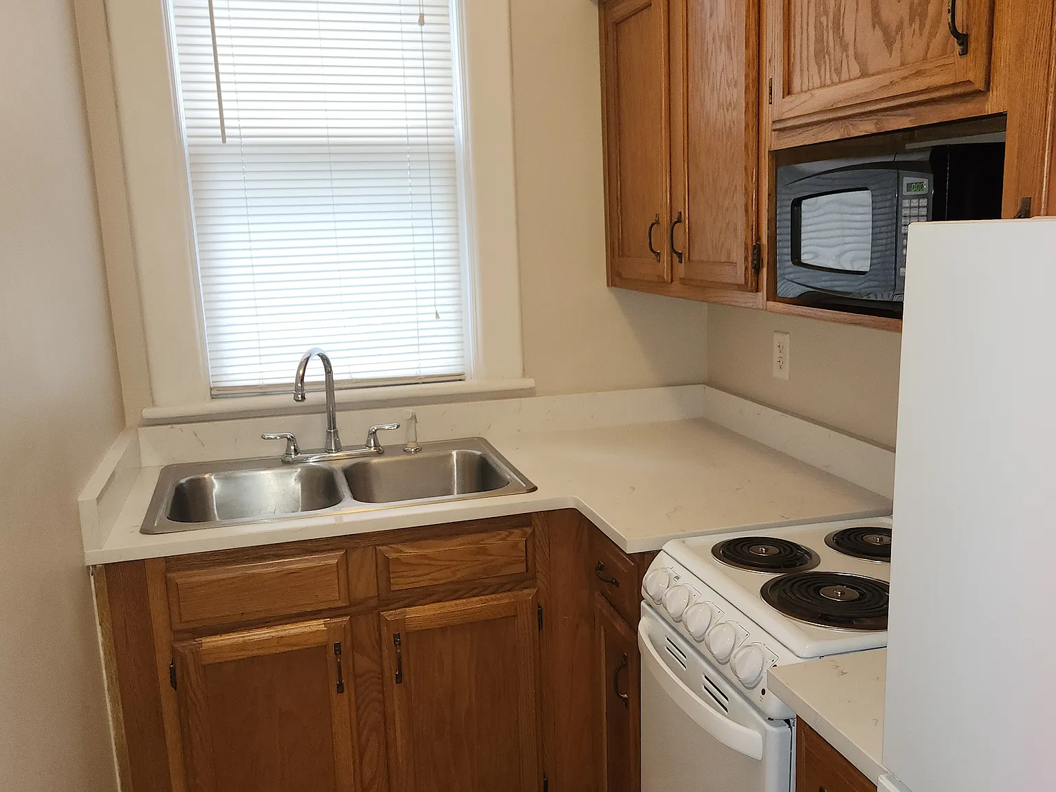 913 Howard St — Photo 4
