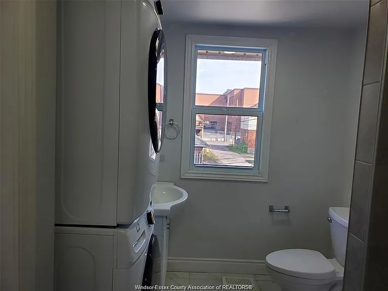 348 Caroline St — Photo 15