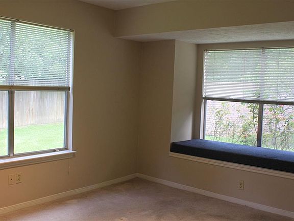 4th image of 4327 Pinewood Park Dr