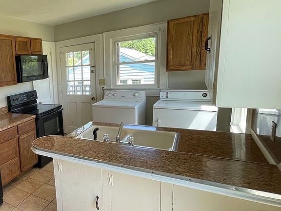 5th image of 825 Churchill Dr