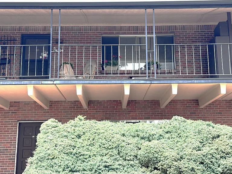 434 Valley Hi Cir #B24 — Photo 4