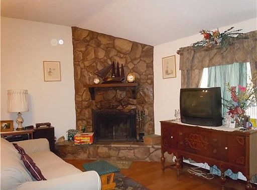 4th image of 1811 Fairway Dr
