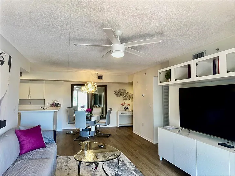 1650 N 42nd Cir #210 — Photo 3