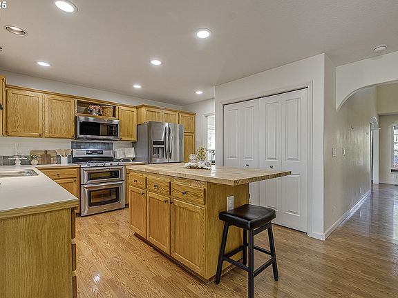 3rd image of 2554 NE Katie Dr