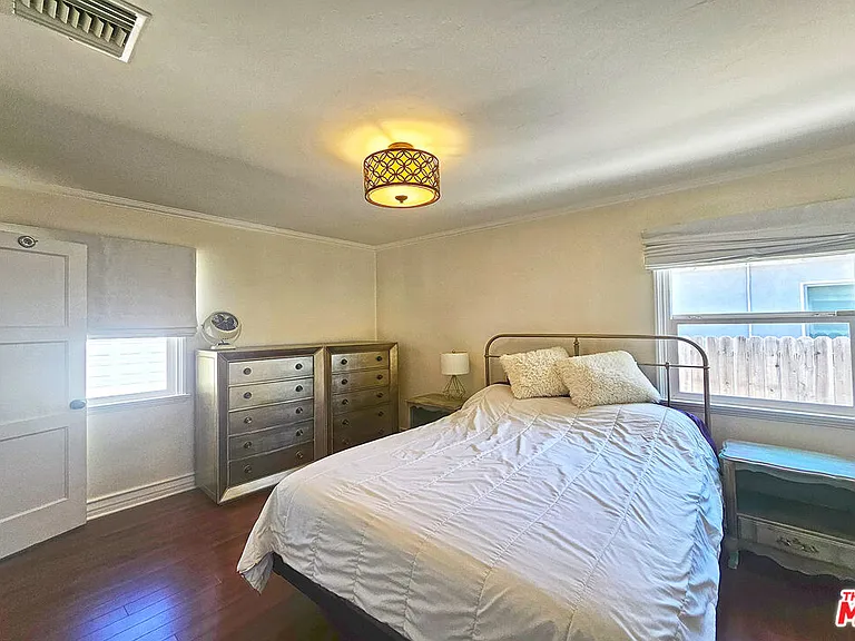 436 N Cordova St — Photo 16