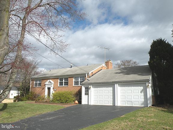 2nd image of 1719 Maxwell Ct