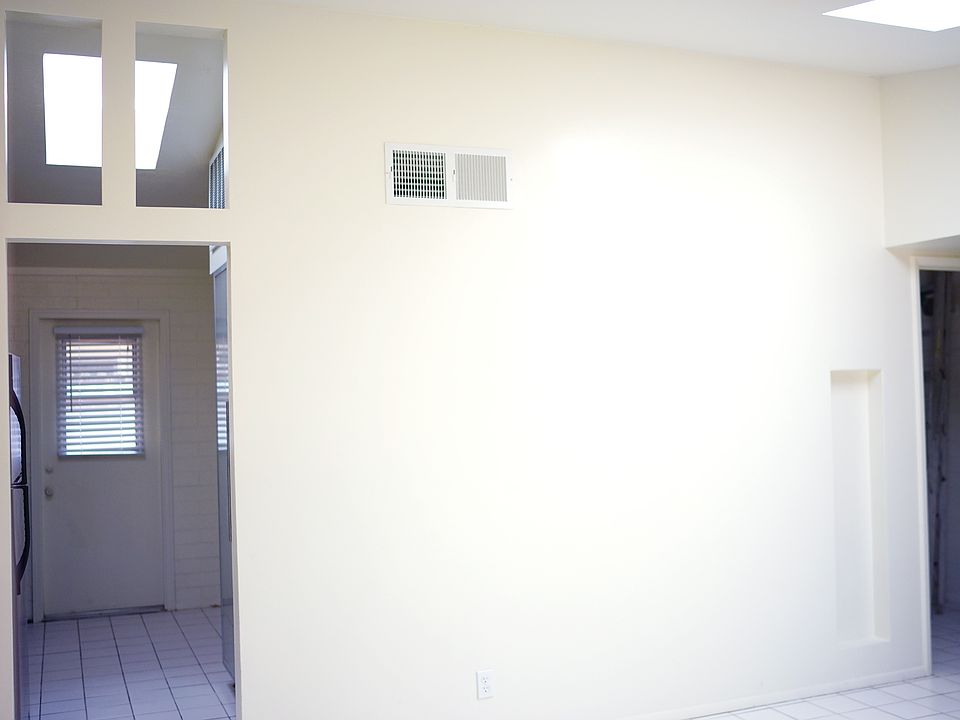 1st image of 509 W 2nd St APT 102