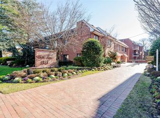 99 S Park Ave APT 29, Rockville Centre, NY
