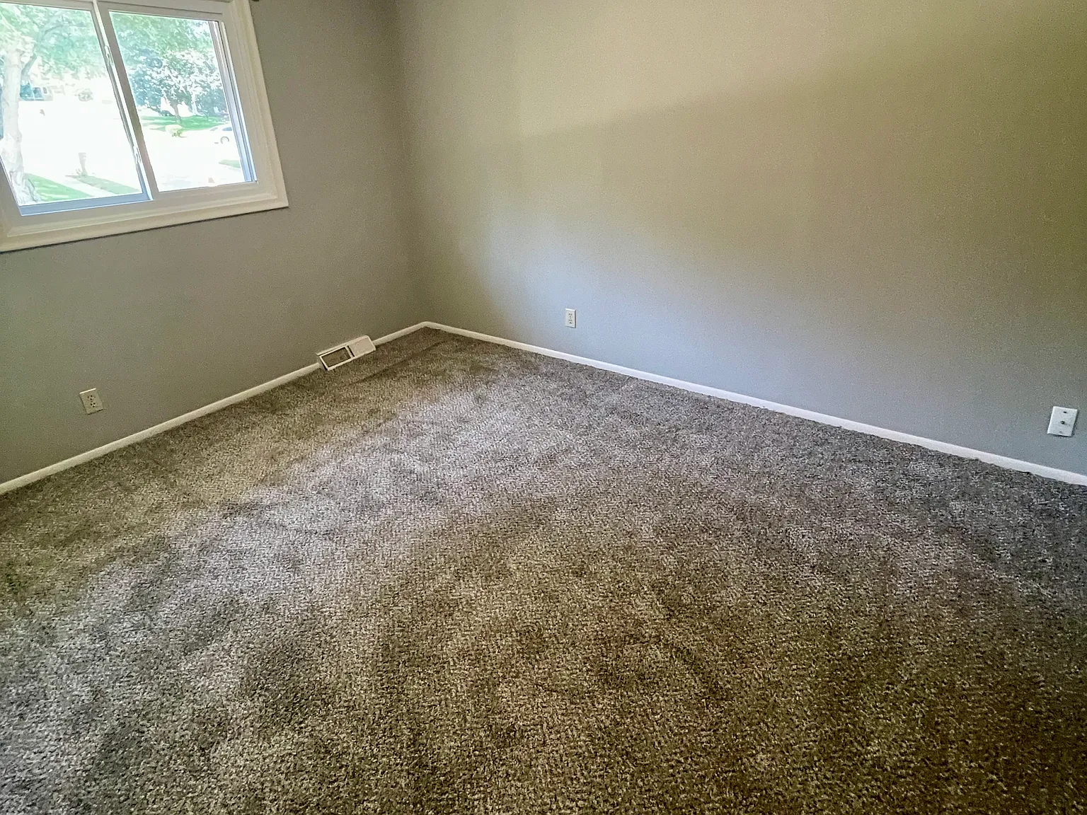 15730 Hascall Cir — Photo 3