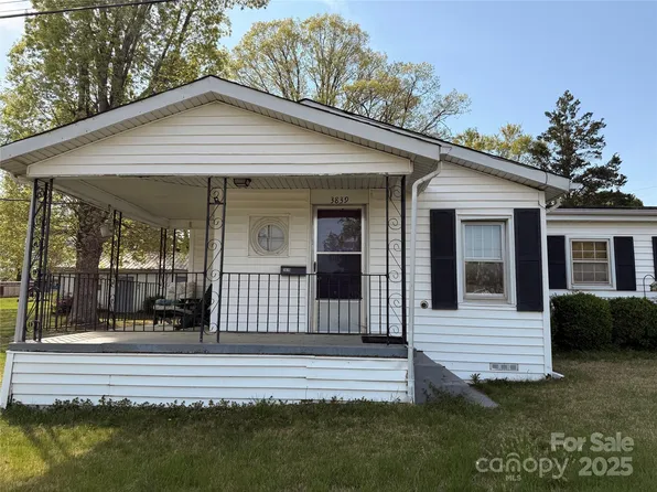 3839 1st Ave NW, Hickory, NC 28601