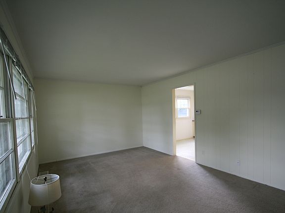 5th image of 1161 W Marion St