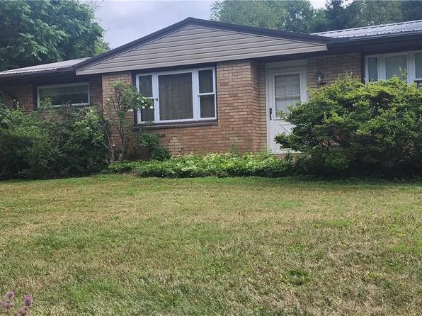 1055 Hickory Ln, Indiana, PA 15701