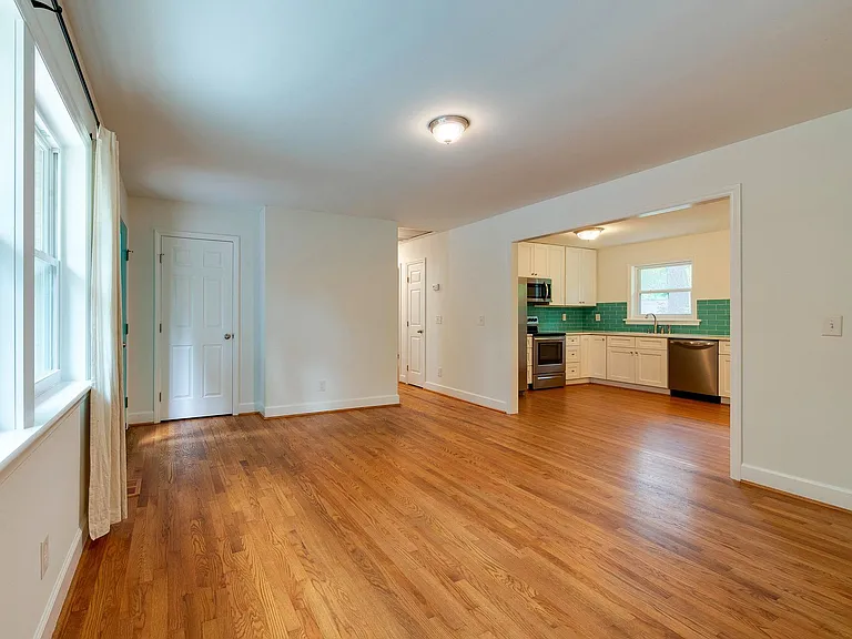 5646 Oak Dr — Photo 6