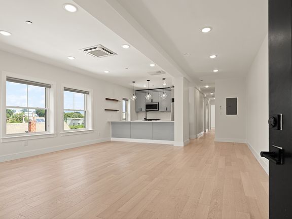 2nd image of 208 Spencer Ave #8