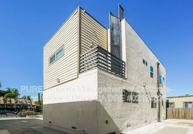 1340 N Kenmore Ave — Photo 20