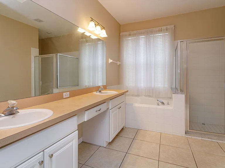 5537 Burlwood Dr — Photo 14