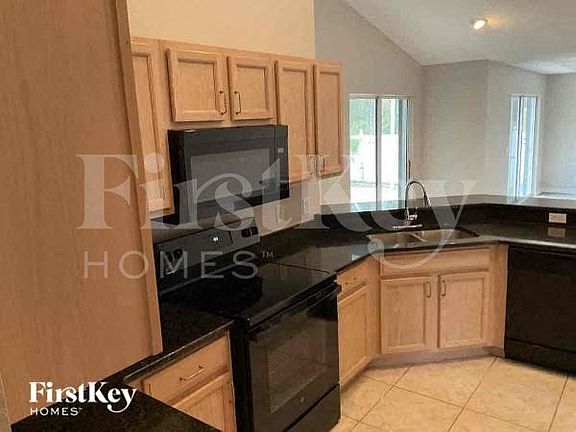 5th image of 2495 Redstone Ave