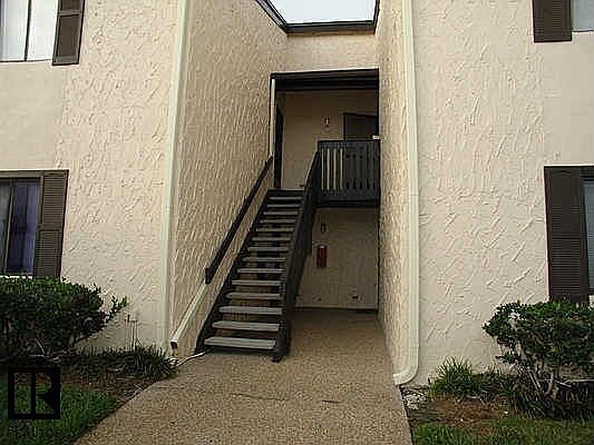 downstairs corner end unit