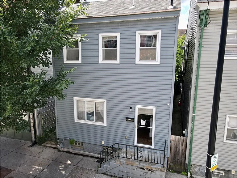4918 Penn Ave — Photo 1