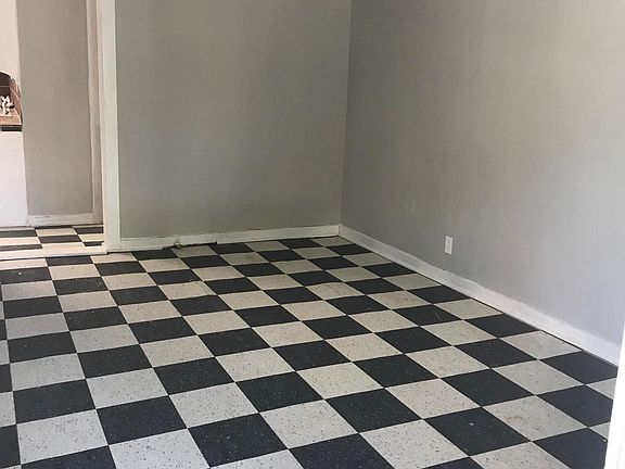 4th image of 4401 Poinsetta Dr APT B