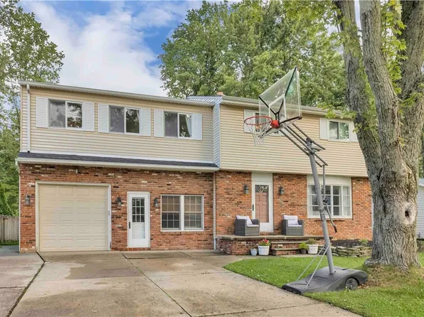 38241 Poplar Dr, Willoughby, OH 44094