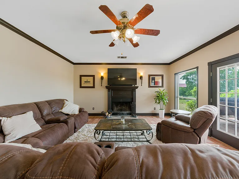 103 Saddle View Dr — Photo 9