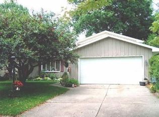 206 Huntington Cir, Elyria, OH