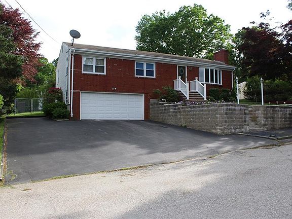 5th image of 26 Barbato Dr