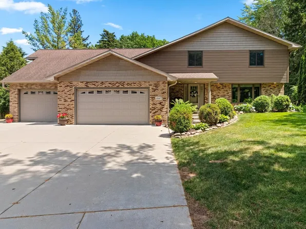 2447 Parkwood Dr, Green Bay, WI 54304