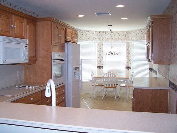 4th image of 250 Chalet Estates St