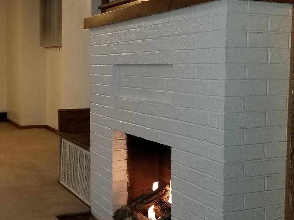 Thermostatically remote controlled Fireplace: heat and ambiance