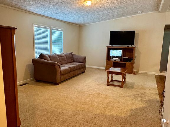 2nd image of 617 7th Street SE