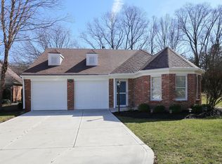 9690 River Oak Ln E, Fishers, IN