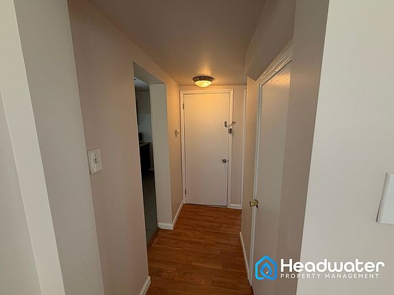4th image of 1520 Elmwood Ave #1