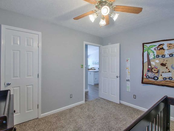 5th image of 422 Reavis Ave
