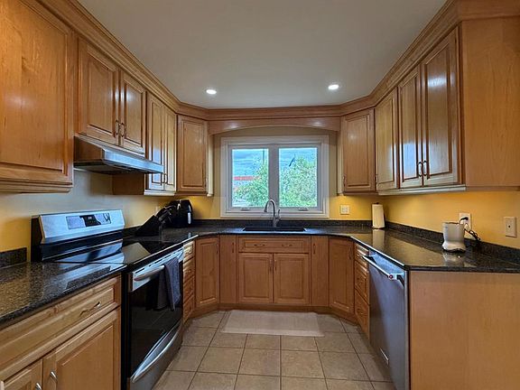 3rd image of 10316 E 106th St