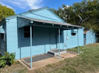 605 Roberts St, Bowie, TX 76230