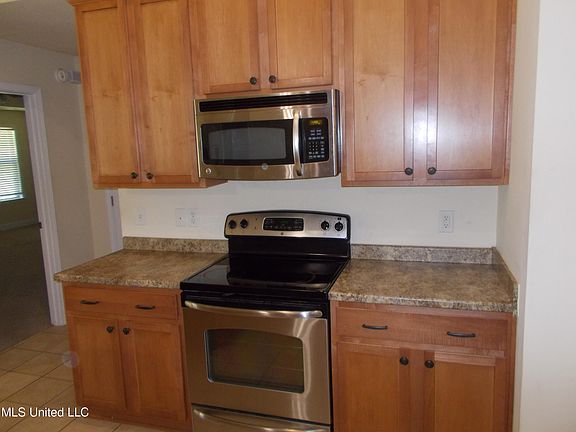 3rd image of 2108 S Woodridge Dr S