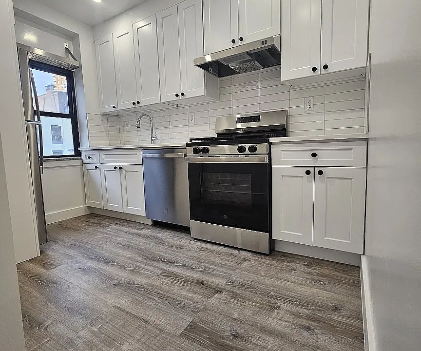 1st image of 201 Henry St Floor 4