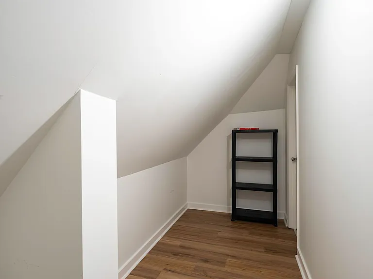 218 Hawthorn St — Photo 32