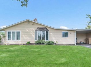 37 Meadow Ln, Levittown, PA 19054