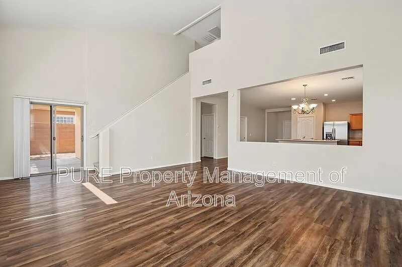 4 bed, 3.0 bath, 2586 sqft, $2,435 — Photo 4