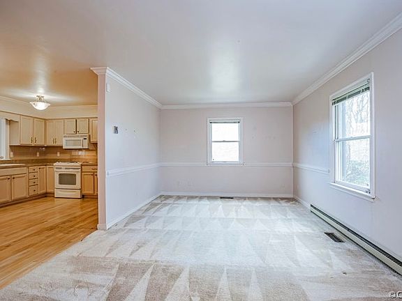 3rd image of 1254 E Broad Rock Blvd