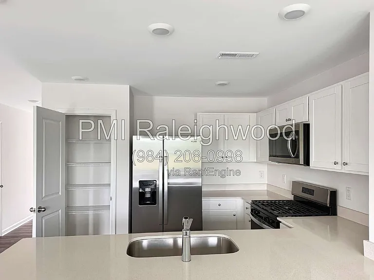 108 Clementine St — Photo 7