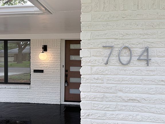 4th image of 704 Fleetwood St