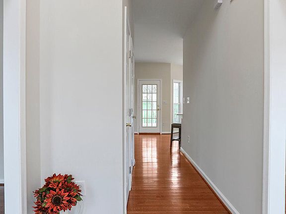 3rd image of 2821 Saratoga Dr