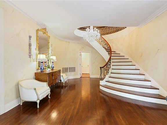 5th image of 1742 Arabella St