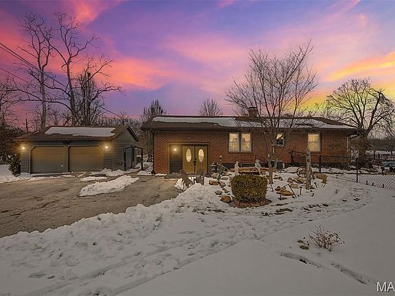 2nd image of 1102 Sheehan Ln